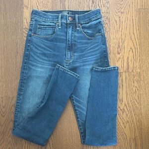 NWT Abercrombie & Fitch Ultra High Rise Super Skinny Jeans -26 short